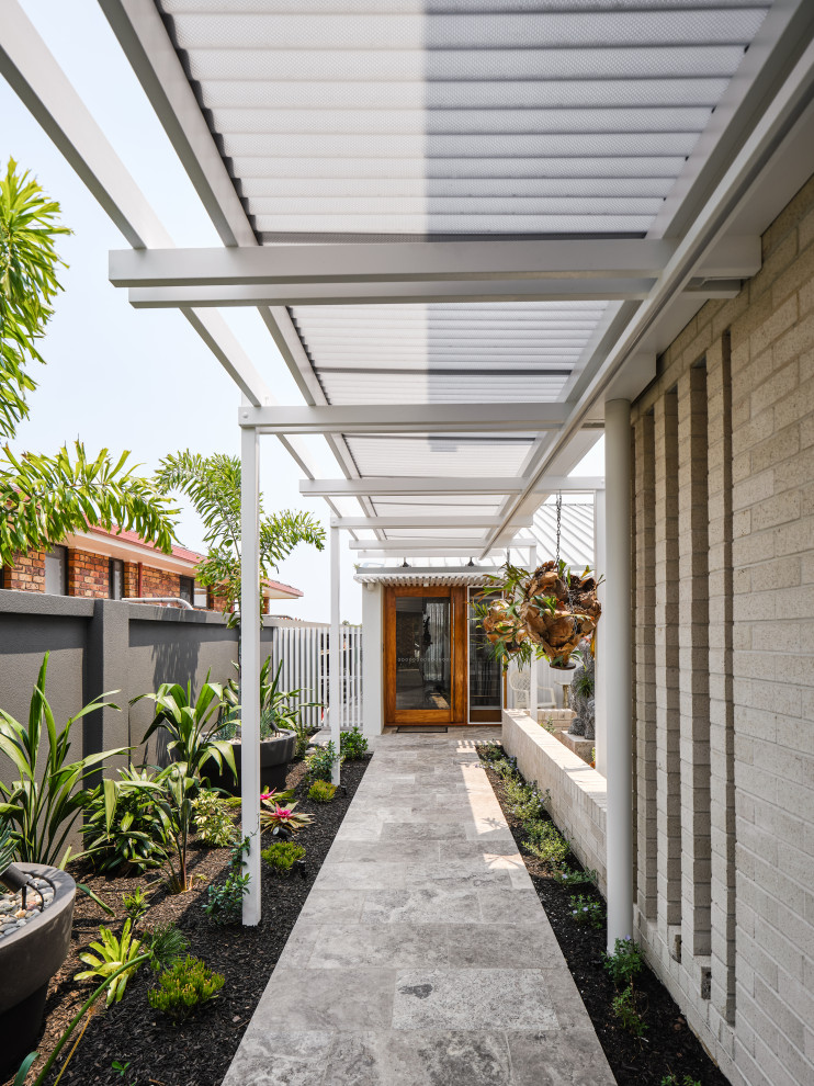 Inspiration for a large mid-century modern landscaping in Gold Coast - Tweed with a pergola.