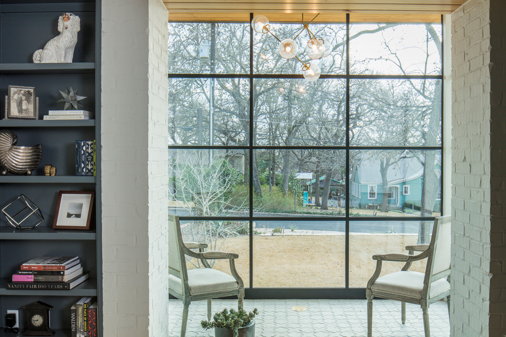 Transitional home design photo in Austin