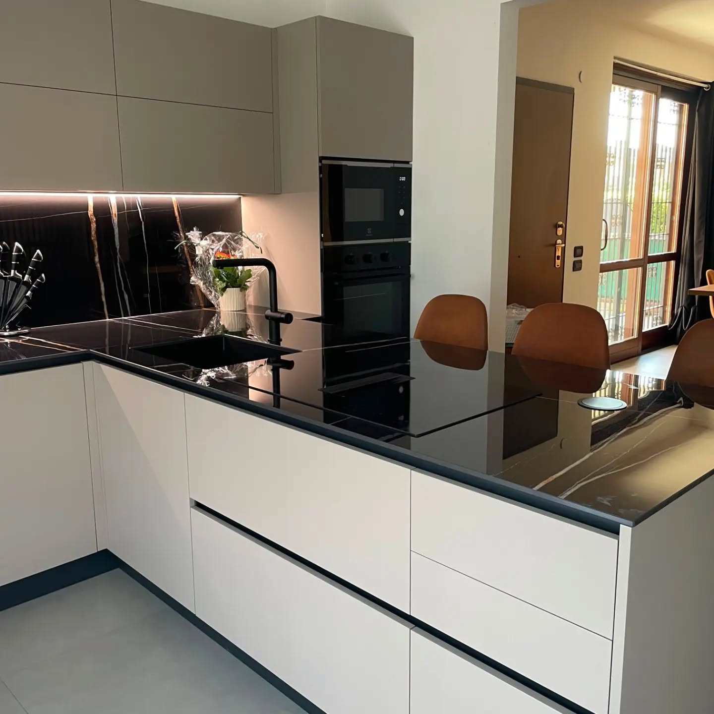 Arredo completo in stile moderno