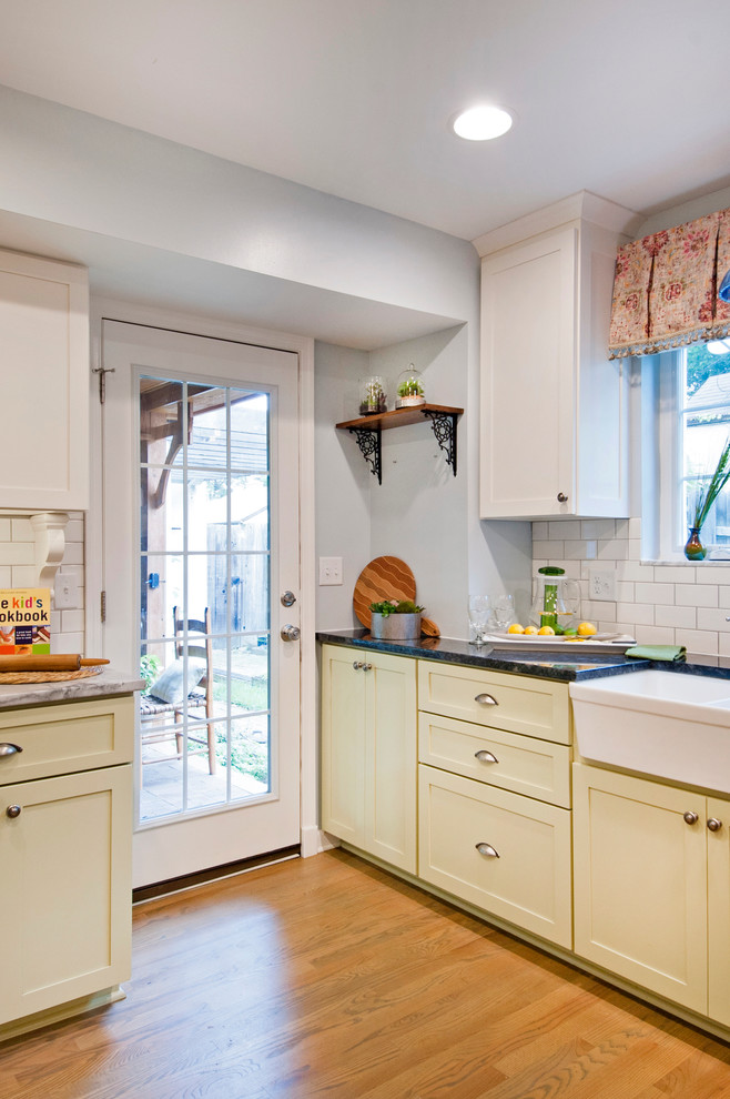 Transitional home design photo in Columbus