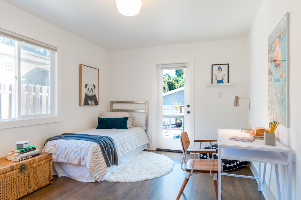 Kids' room - contemporary kids' room idea in Los Angeles