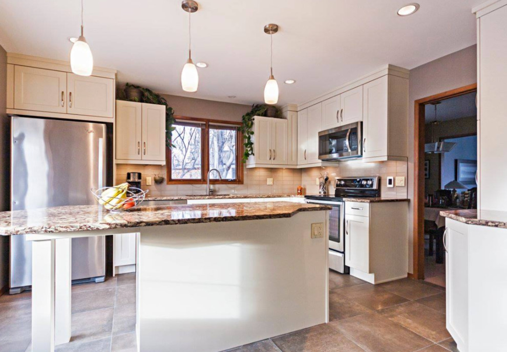 Kitchen - transitional kitchen idea