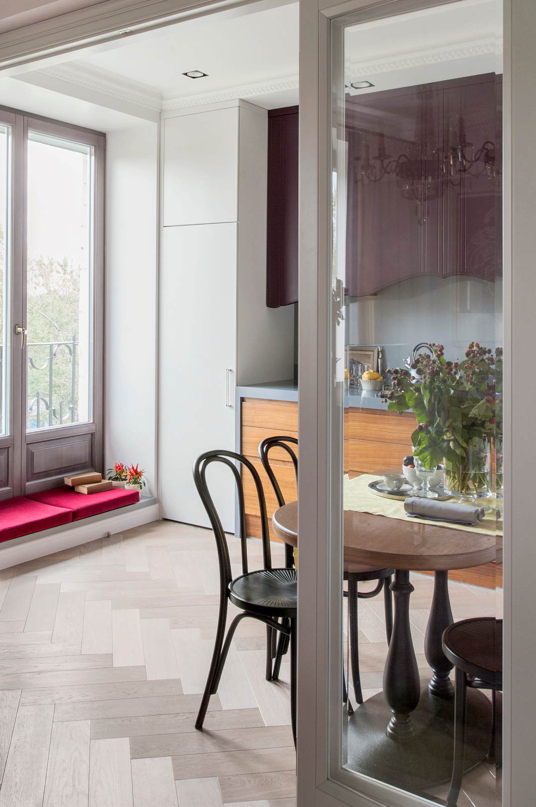 Квартира в доме по проекту архитектора Жолтовского.