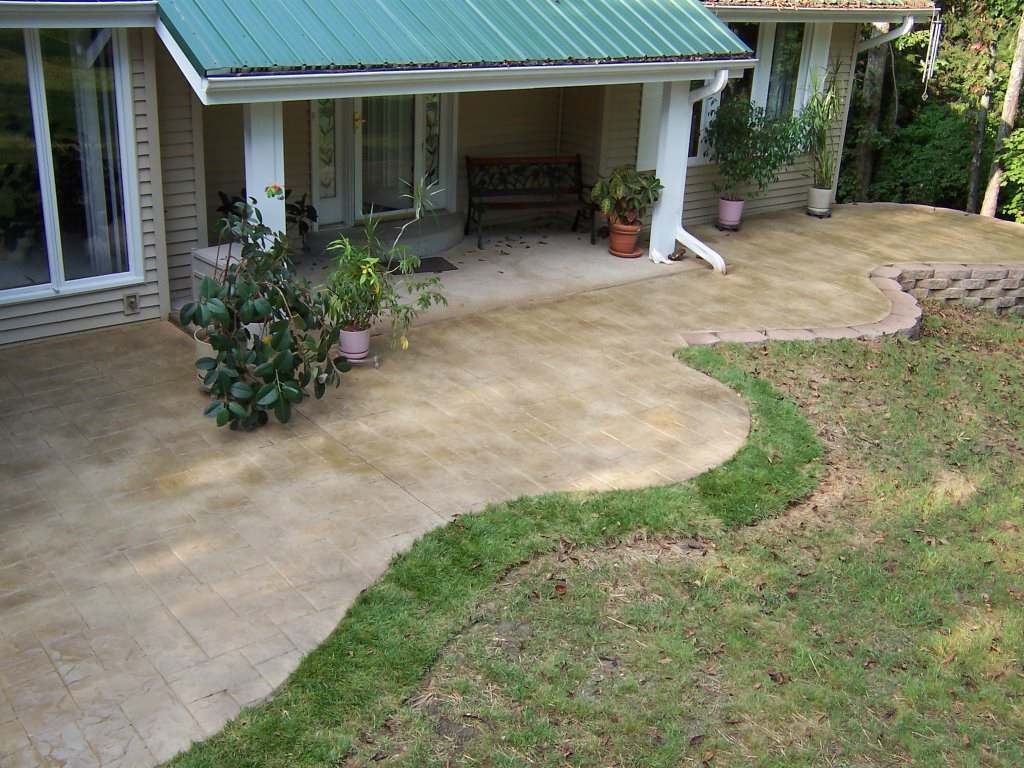 St. Louis, Missouri free form stamped concrete patio