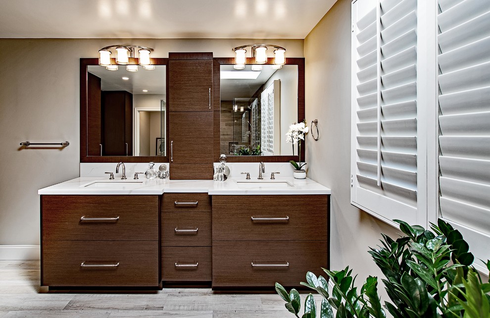 Transitional home design photo in Orange County