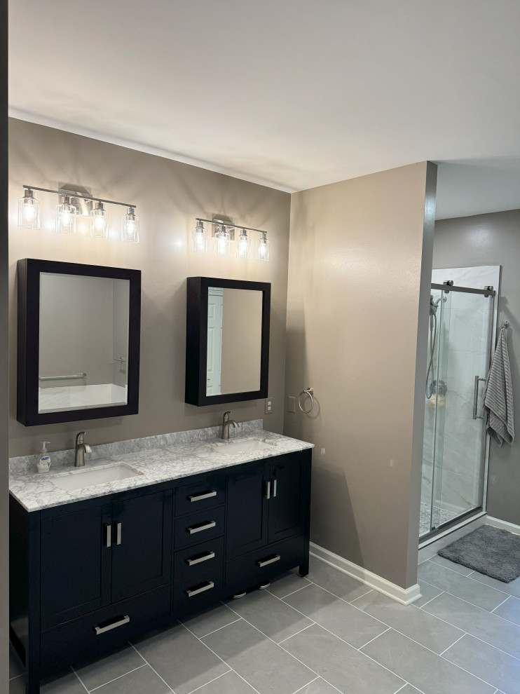Villages of Oak Manor Master Bathroom