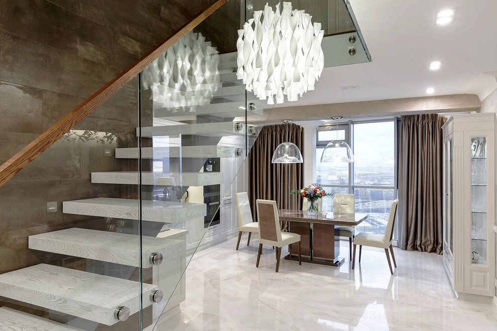 Интерьер двухуровневой квартиры с панорамными окнами, Санкт-Петербург