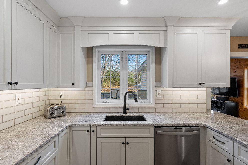Kitchen - transitional kitchen idea in Boston
