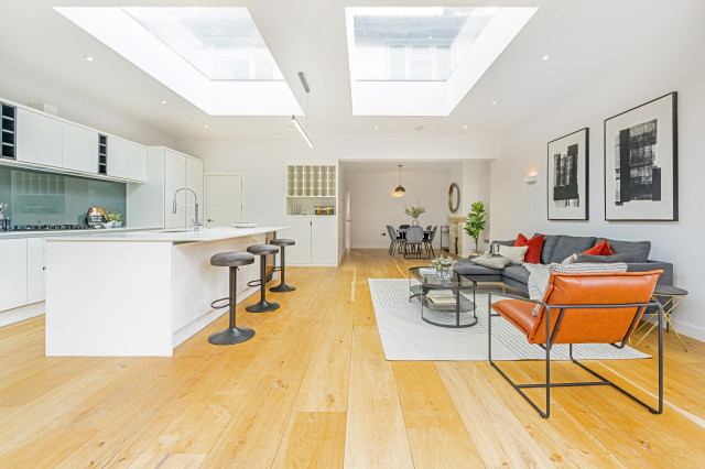 Thompson Avenue living-room