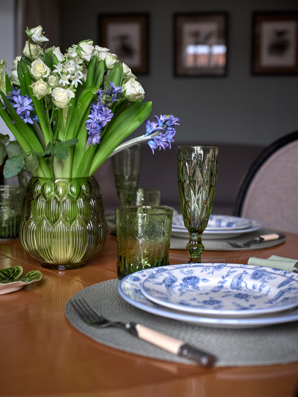 Серый элегантный