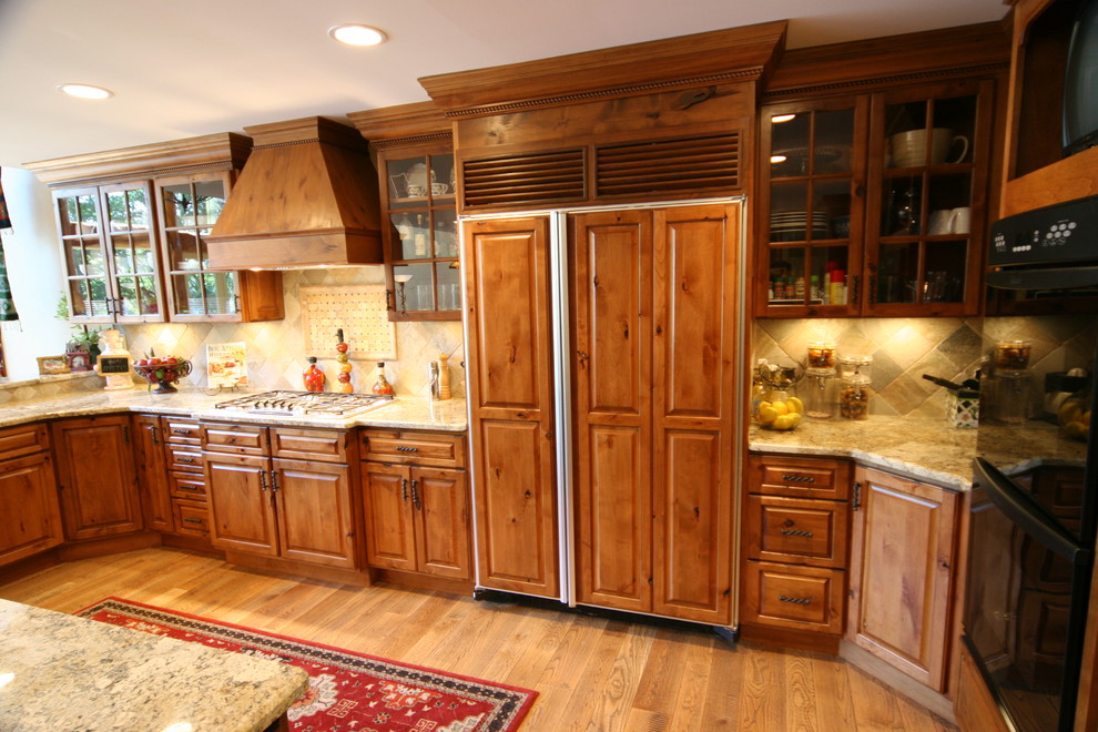 Inspiration for a rustic kitchen remodel in St Louis