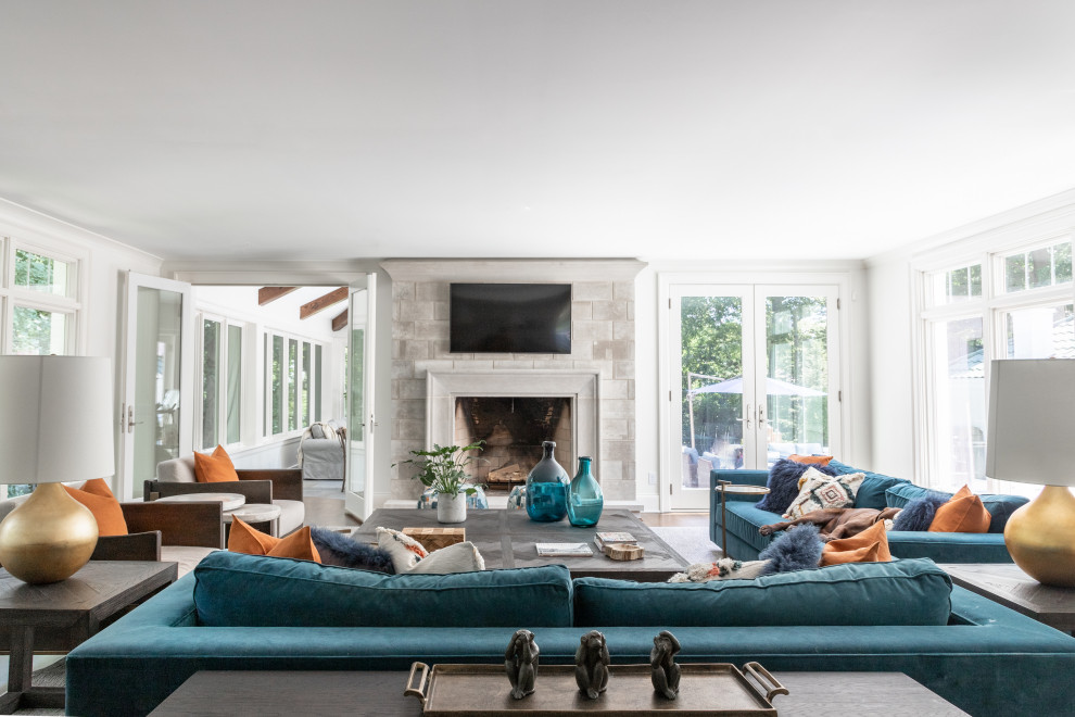 Transitional home design photo in Indianapolis