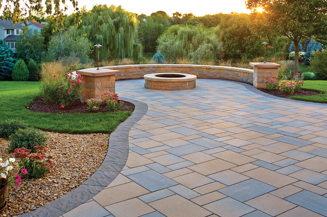 Picturesque Patio: Paver patio, fire pit and curved seat ...