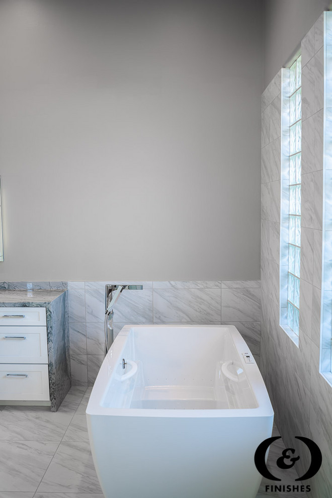 Example of a transitional bathroom design in Phoenix