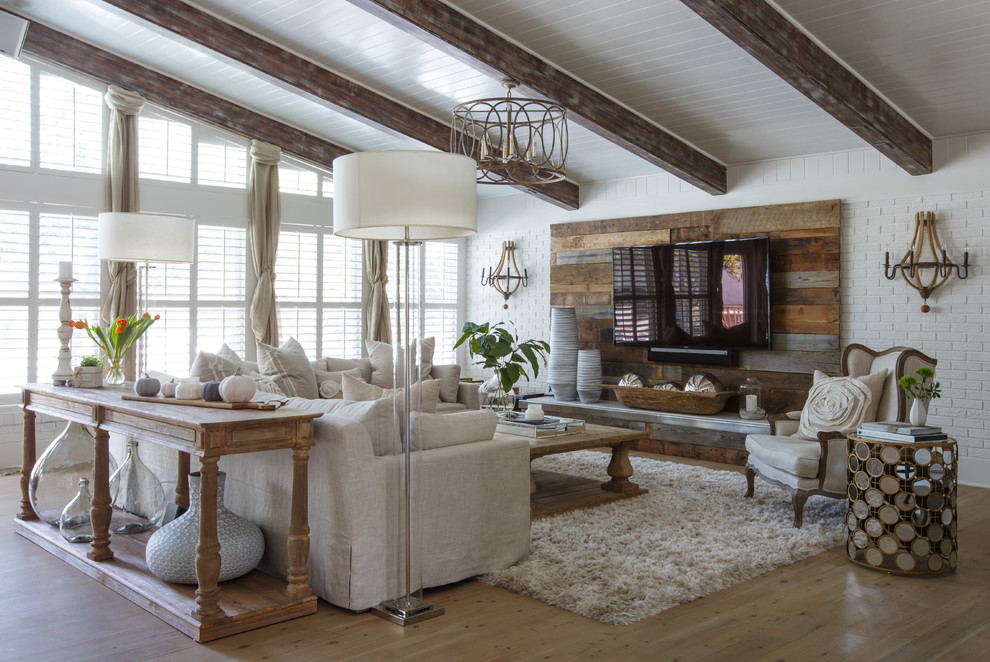 Inspiration for a transitional home design remodel in Jacksonville