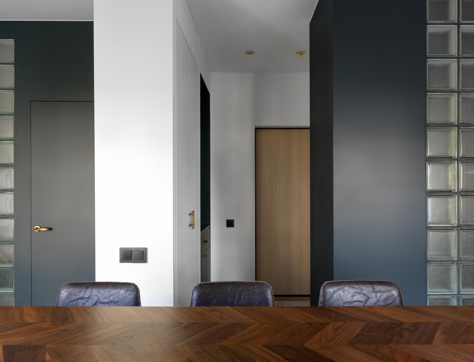 Изумруд и латунь