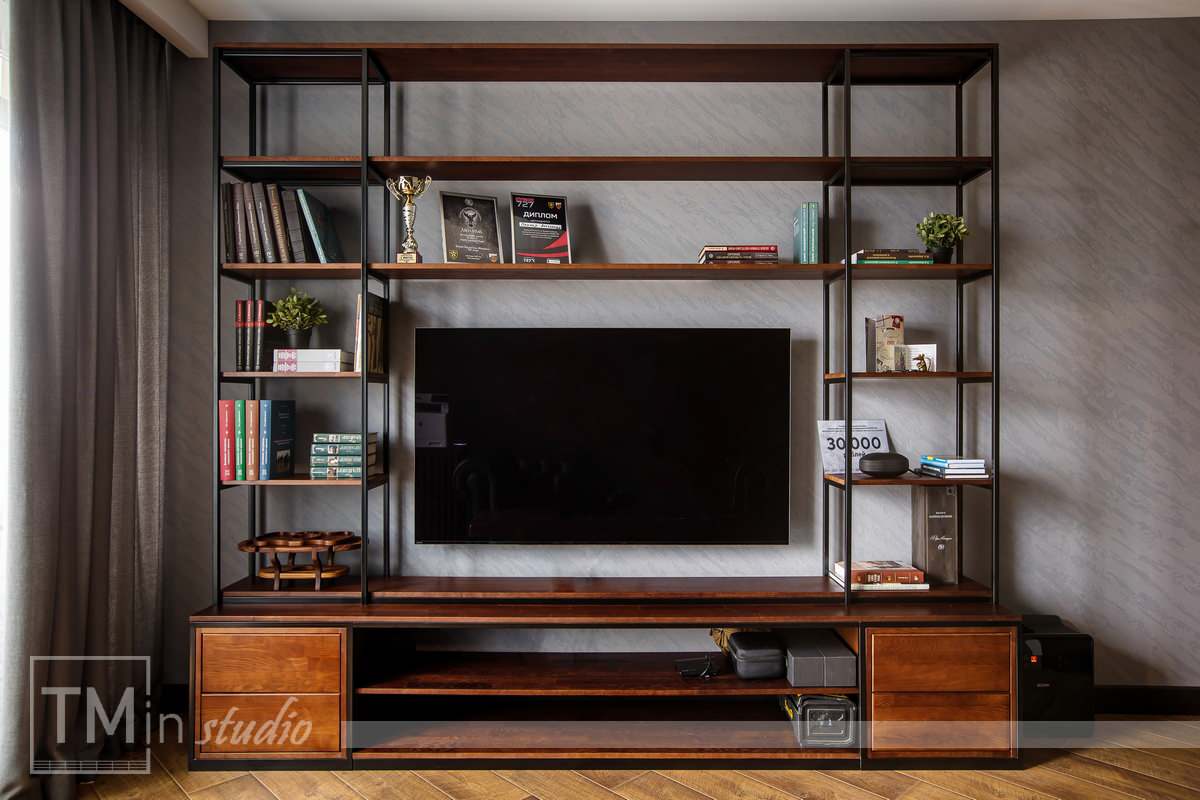 В серьезных тонах