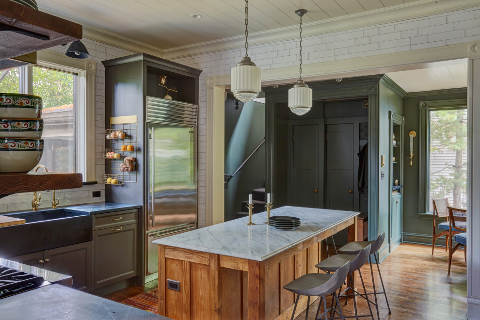 Transitional home design photo in Chicago
