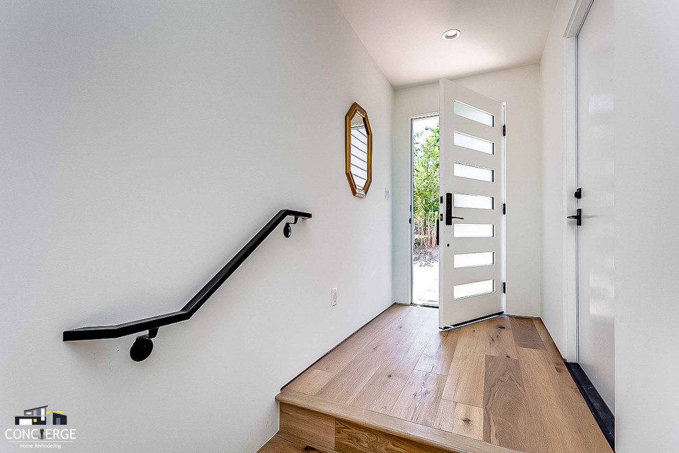 Inspiration for a contemporary entryway remodel in Los Angeles