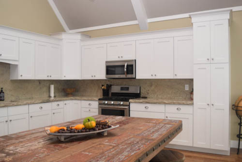 Transitional kitchen photo in Chicago