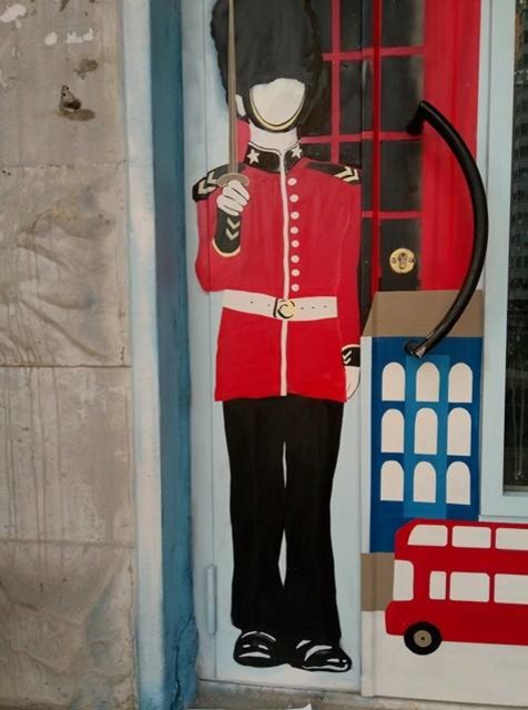 Дверь языкового центра