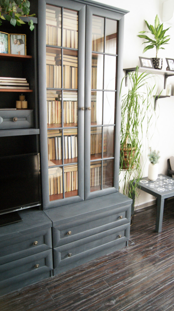 Шкаф и столик