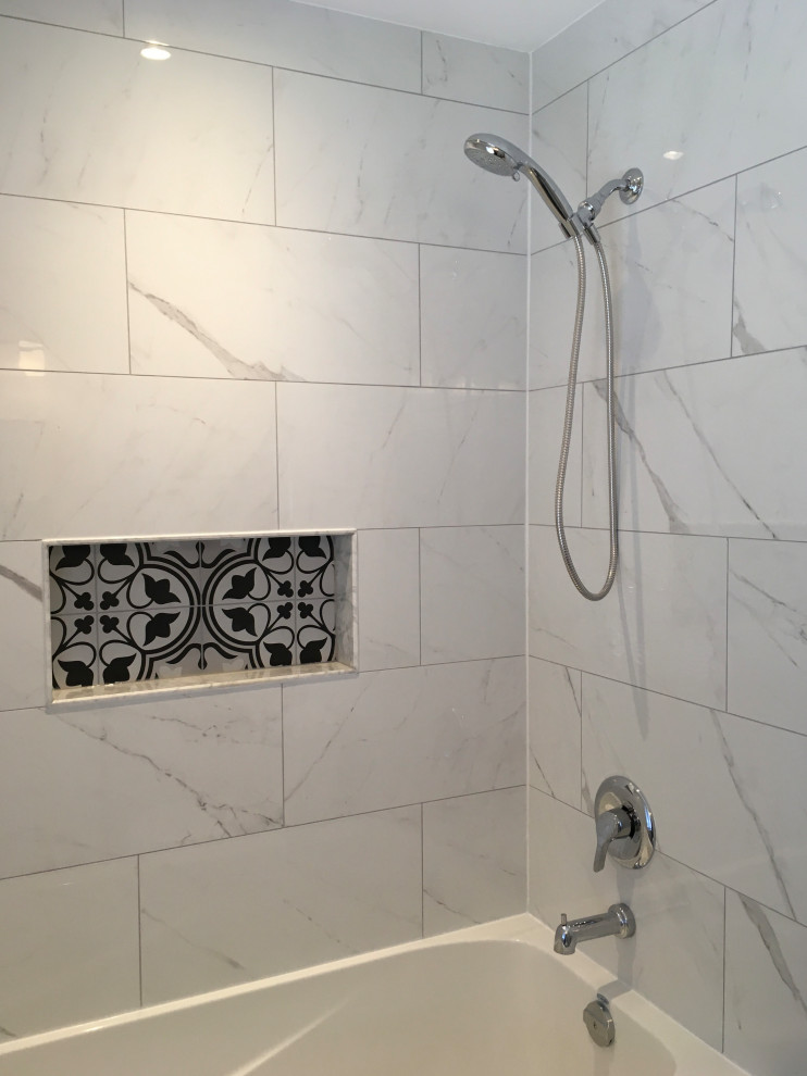 Inspiration for a transitional bathroom remodel in Toronto