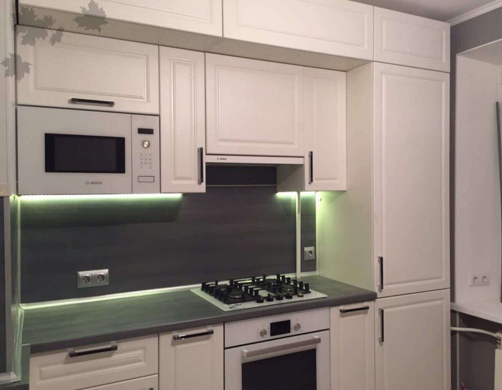 Двухуровневый кухонный гарнитур