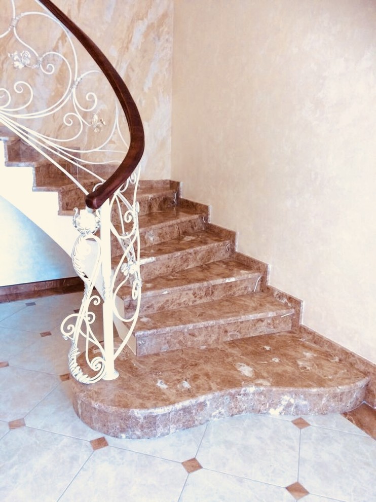 Лестница из испанского мрамора IMPERADOR BROWN