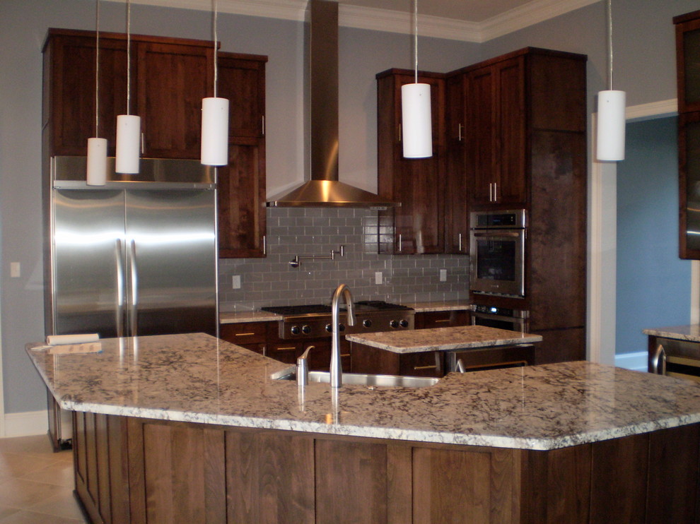 Photo of a contemporary kitchen in New Orleans.