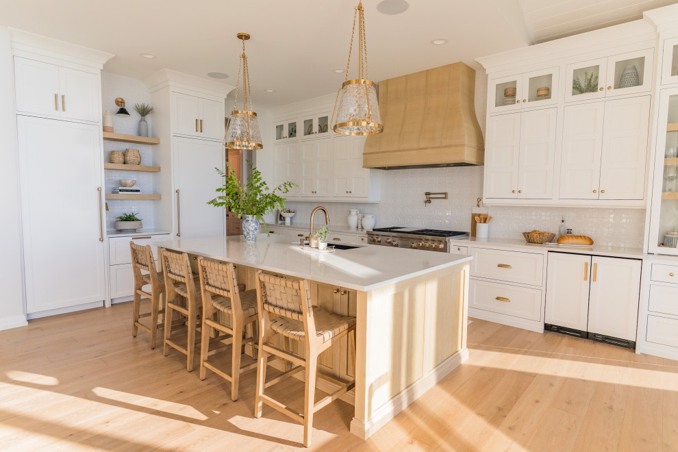 Kitchen - transitional kitchen idea in Grand Rapids