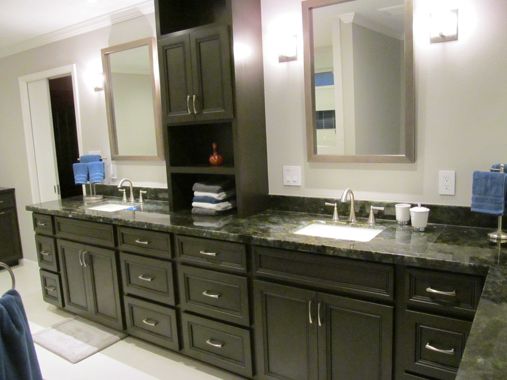 Photo of a contemporary bathroom in Houston with granite benchtops.