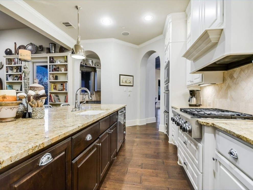 Inspiration for a transitional kitchen remodel in Austin