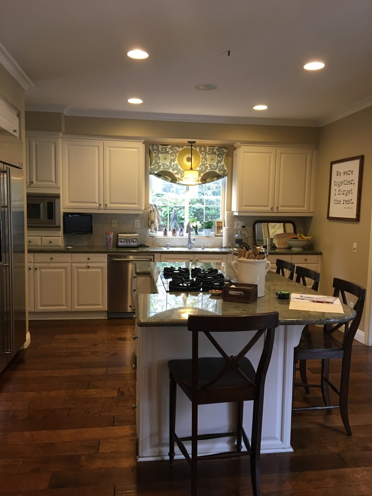 Inspiration for a transitional kitchen remodel in Orange County