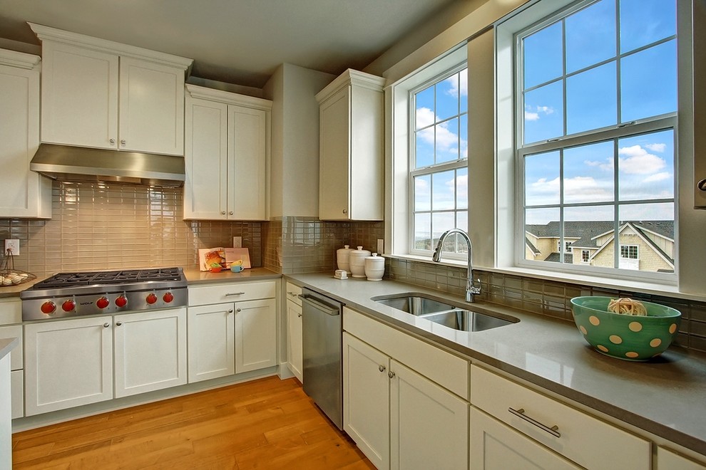 Kitchen - transitional kitchen idea in Seattle