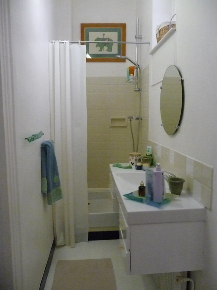Стильный дизайн: маленькая ванная комната в классическом стиле для на участке и в саду - последний тренд