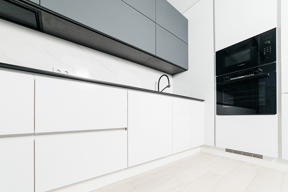 Угловая кухня с фасадами Fenix