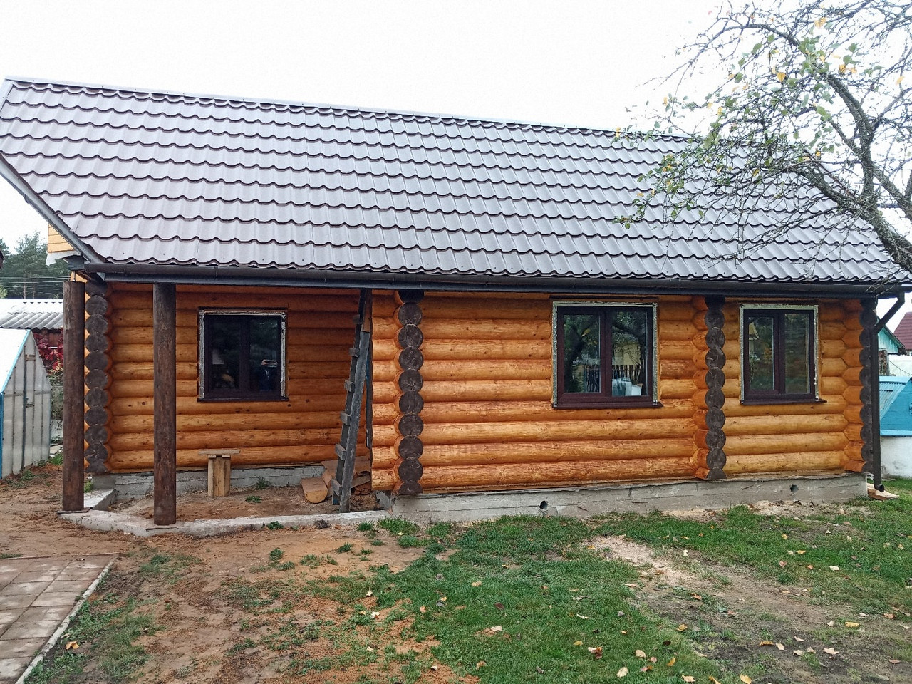 Дачный домик из оцилиндрованного бревна