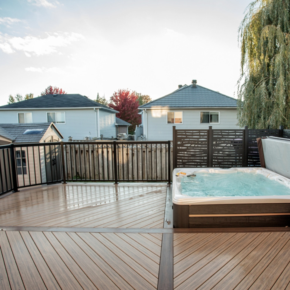 Example of a transitional deck design in Grand Rapids