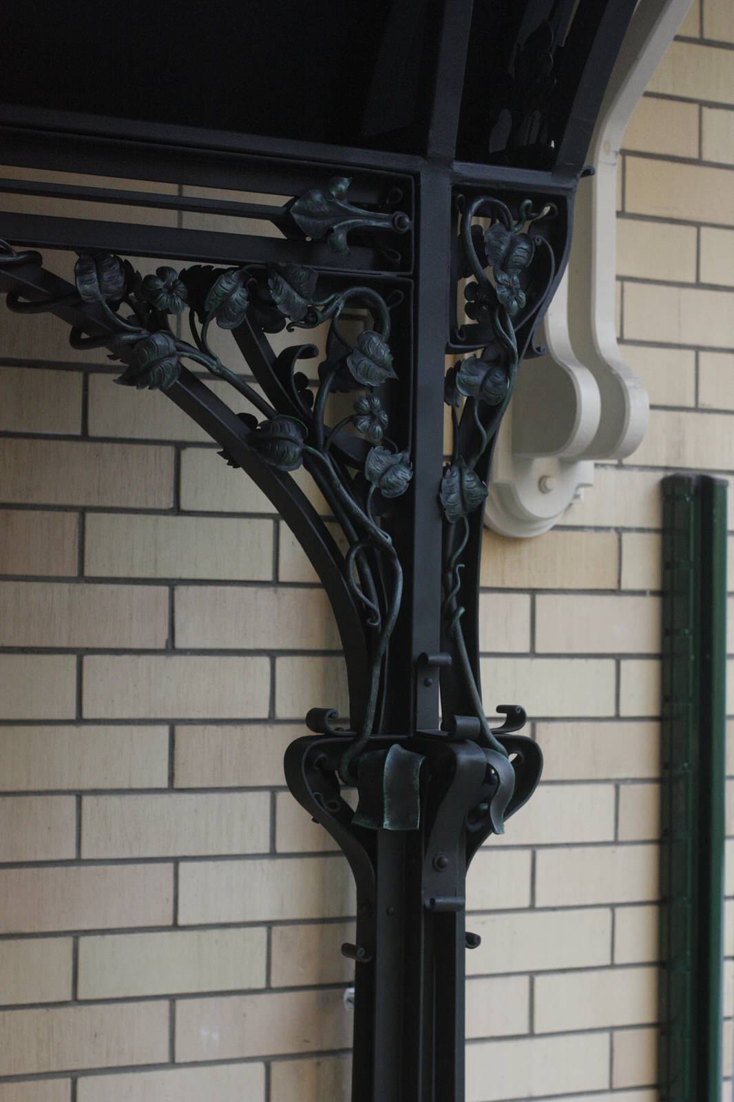 Кованые козырьки, навесы