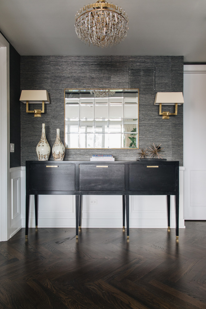 Example of a transitional home design design in Chicago