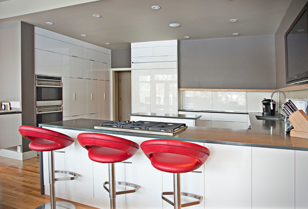Inspiration for a modern kitchen remodel in Calgary