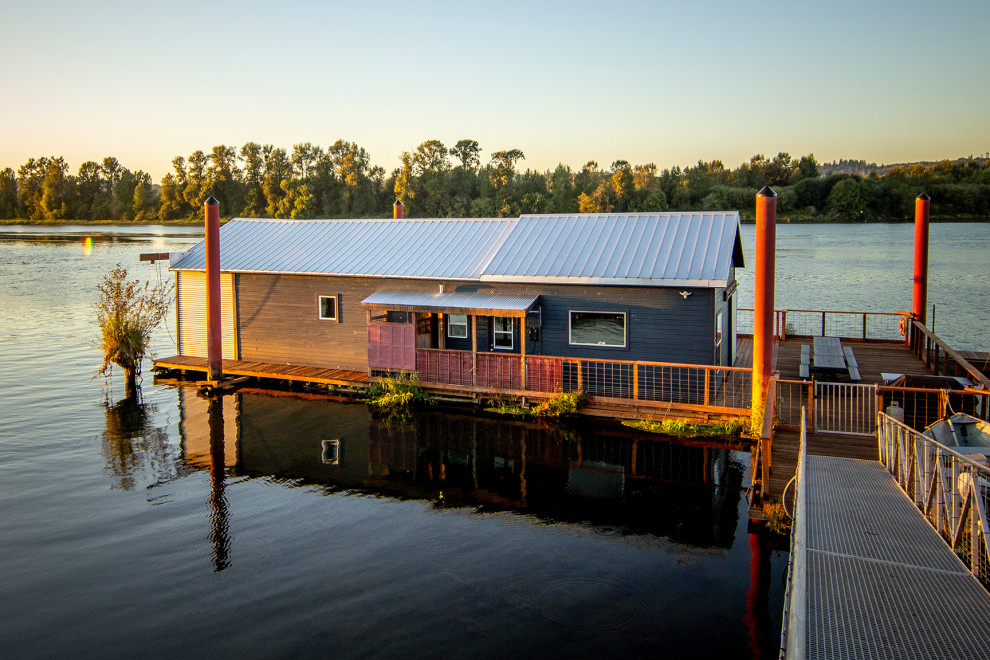 1 Dollar Boathouse