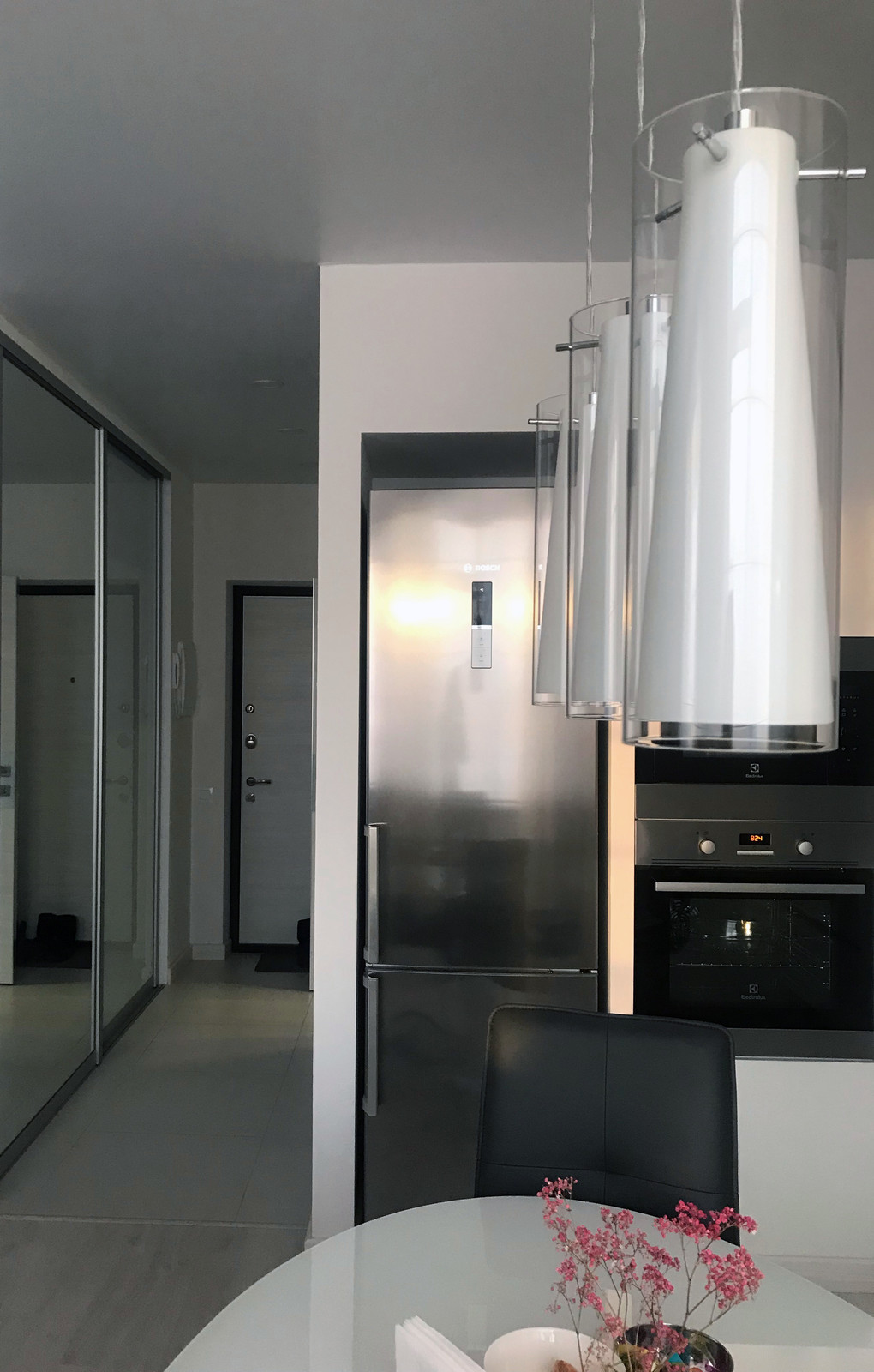 Однокомнатная белая студия