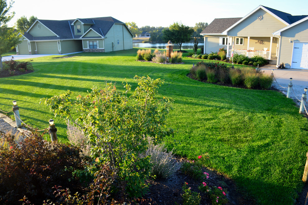 Home design - rustic home design idea in Omaha