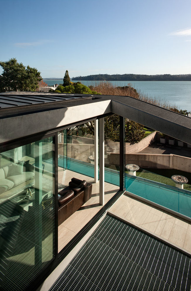 Photo of a contemporary pool in Auckland.