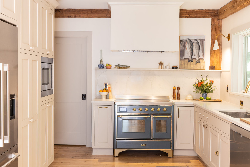 Example of an eclectic kitchen design in Boston