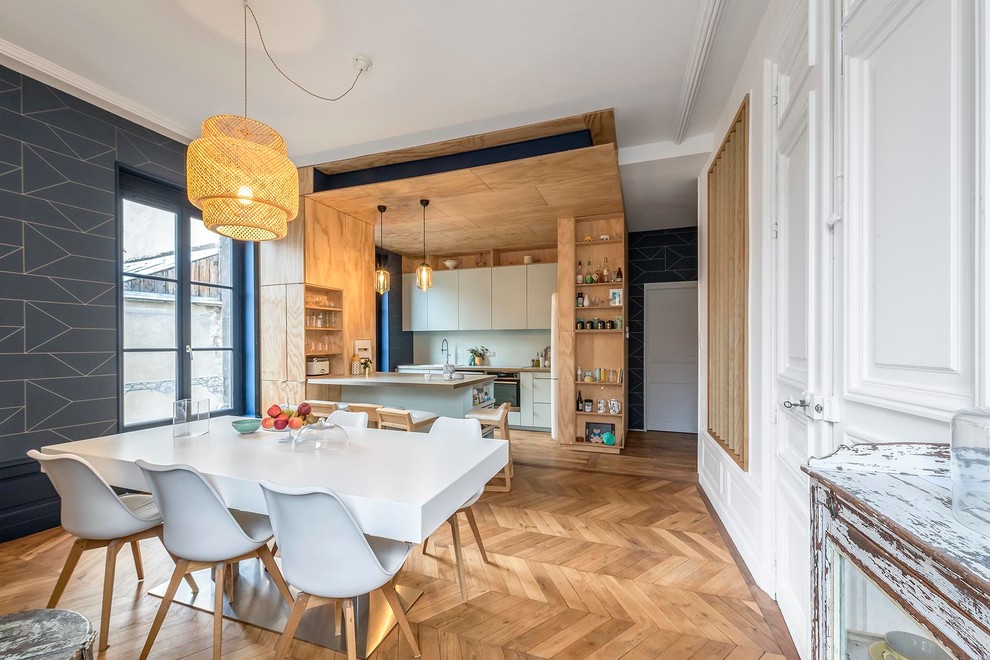 This is an example of a mid-sized contemporary eat-in kitchen in Clermont-Ferrand with beaded inset cabinets, green cabinets, laminate benchtops, green splashback, light hardwood floors, with island and green benchtop.