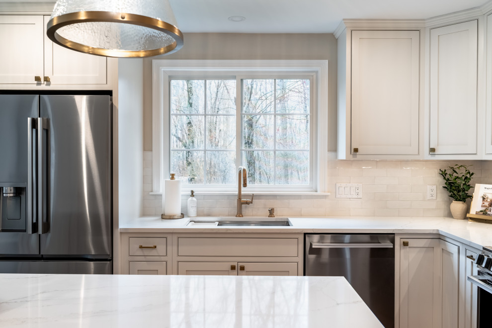 Kitchen - transitional kitchen idea in Providence