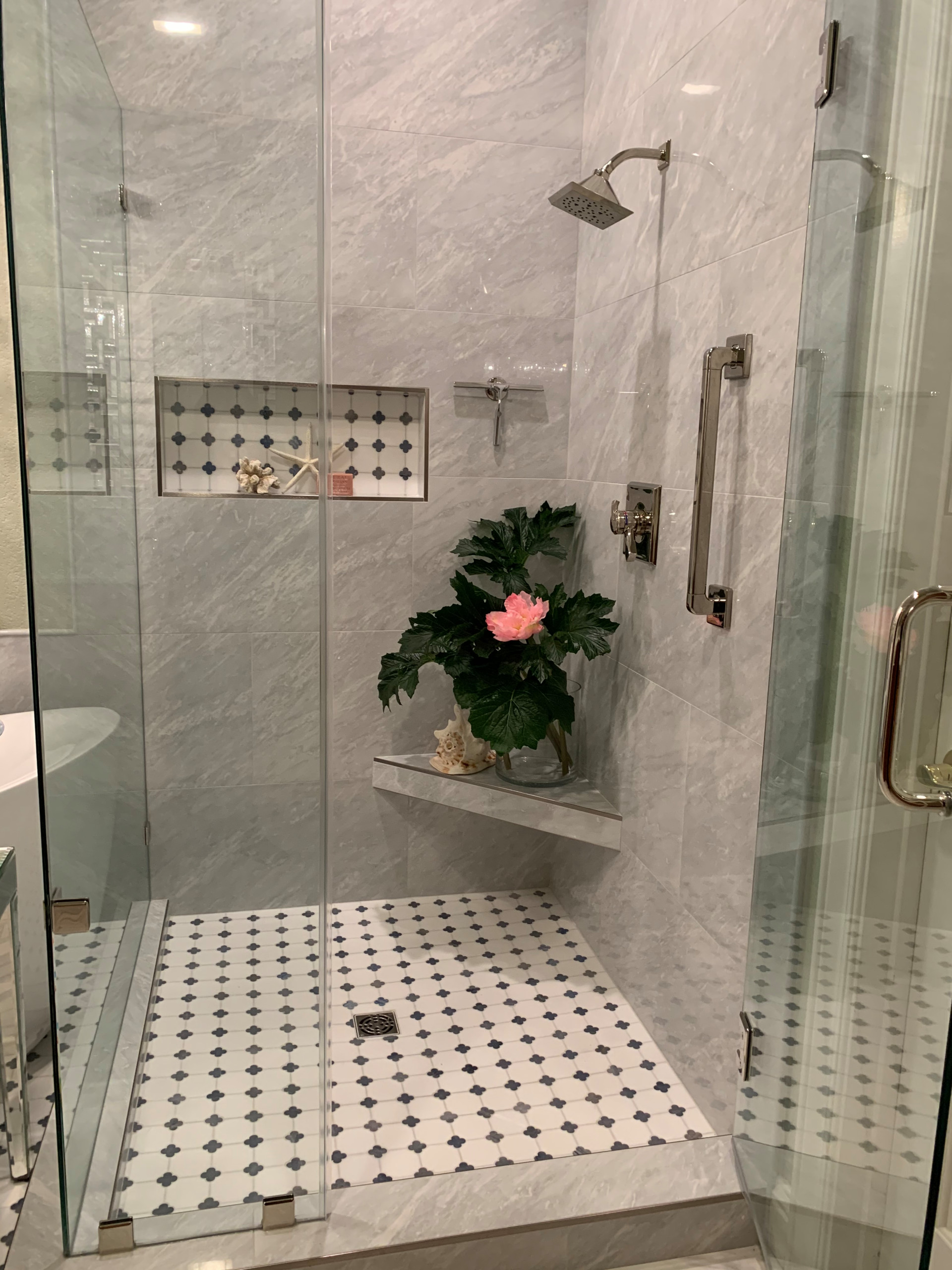 SPACIOUS & INVITING CUSTOM SHOWER ENCLOSURE